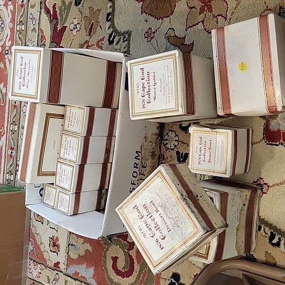 Avon Collection - Picture 4 of 5